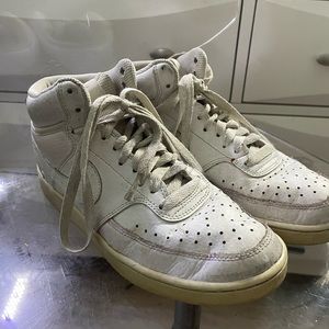 White Mid Rise Air Forces 🤍